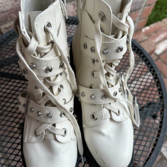 XOXO Gregor Embellished Lug Sole White Combat Boot 8.5M - Picture 2 of 12